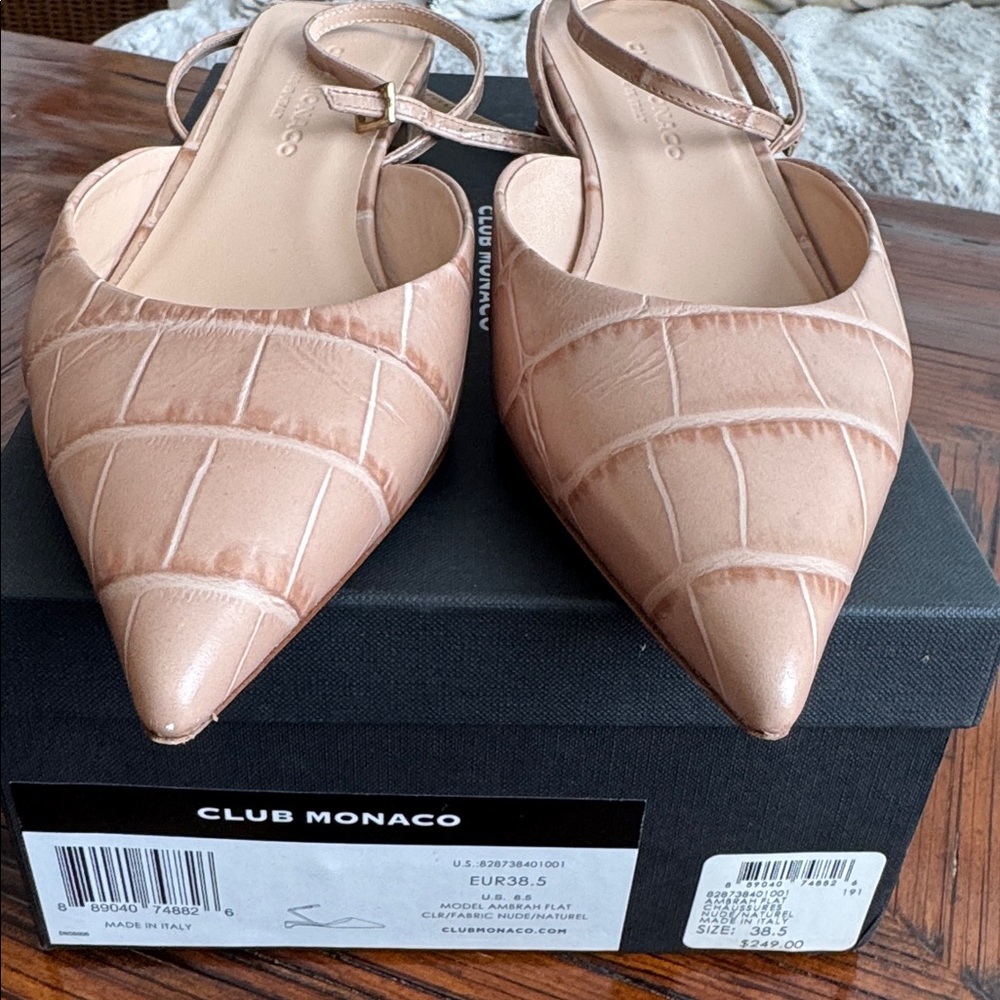 Club Monaco - Picture 4 of 11